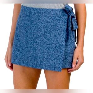 Southern Tide
JOURDAN PERFORMANCE
SKORT